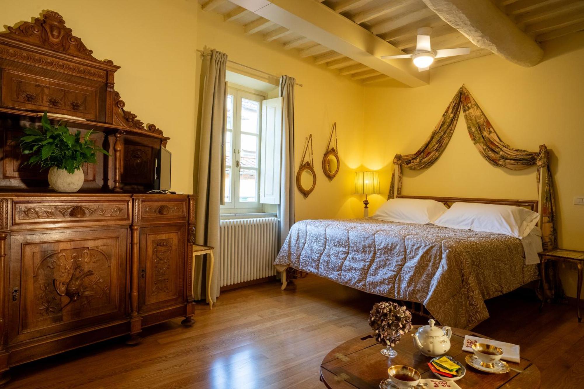 Palazzo Rocchi - Residenza D'Epoca Bed & Breakfast Lucca Bagian luar foto