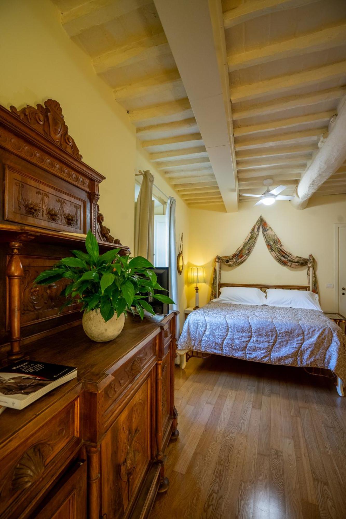Palazzo Rocchi - Residenza D'Epoca Bed & Breakfast Lucca Bagian luar foto