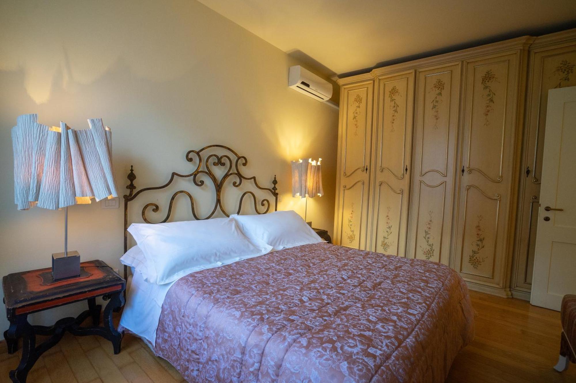Palazzo Rocchi - Residenza D'Epoca Bed & Breakfast Lucca Bagian luar foto