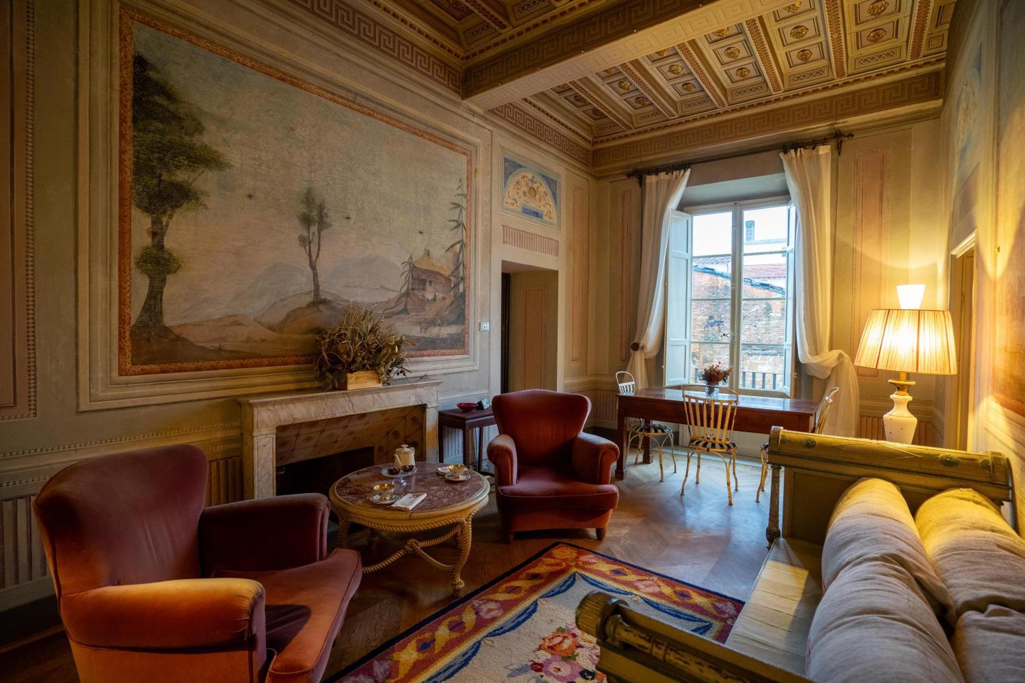Palazzo Rocchi - Residenza D'Epoca Bed & Breakfast Lucca Bagian luar foto