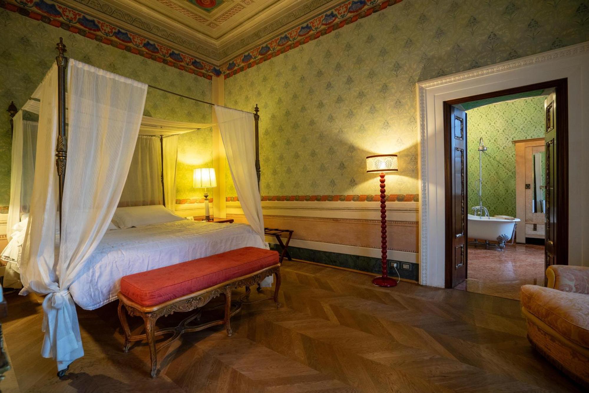 Palazzo Rocchi - Residenza D'Epoca Bed & Breakfast Lucca Bagian luar foto
