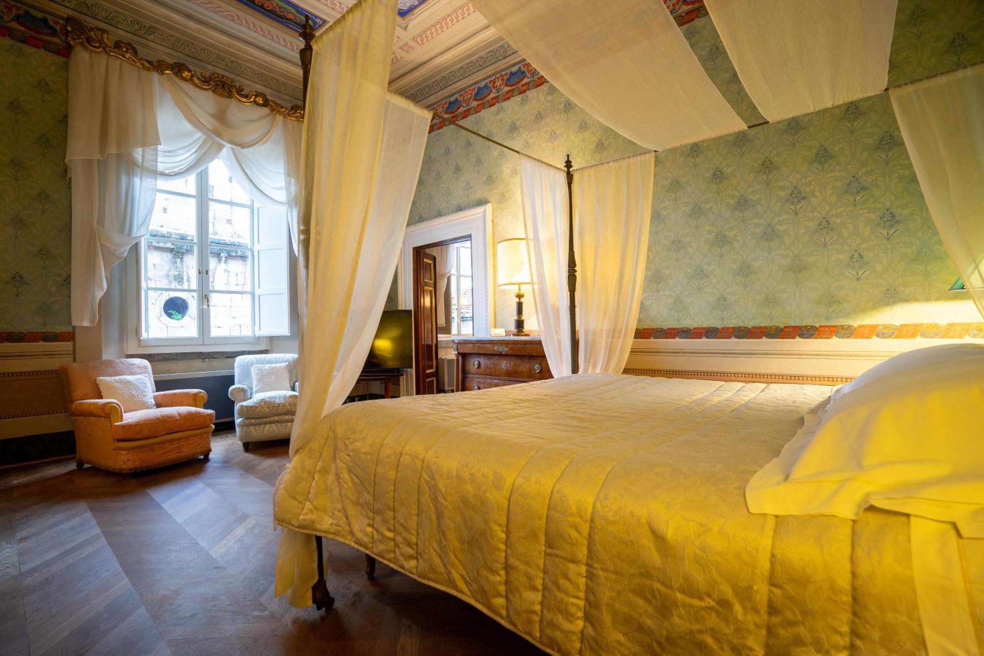 Palazzo Rocchi - Residenza D'Epoca Bed & Breakfast Lucca Bagian luar foto
