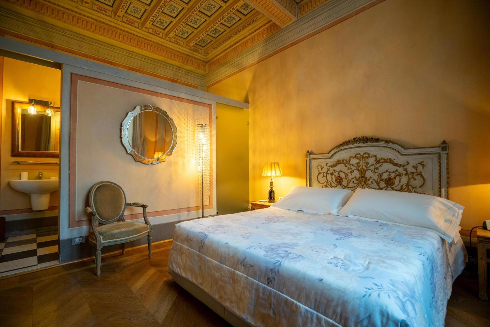 Palazzo Rocchi - Residenza D'Epoca Bed & Breakfast Lucca Bagian luar foto